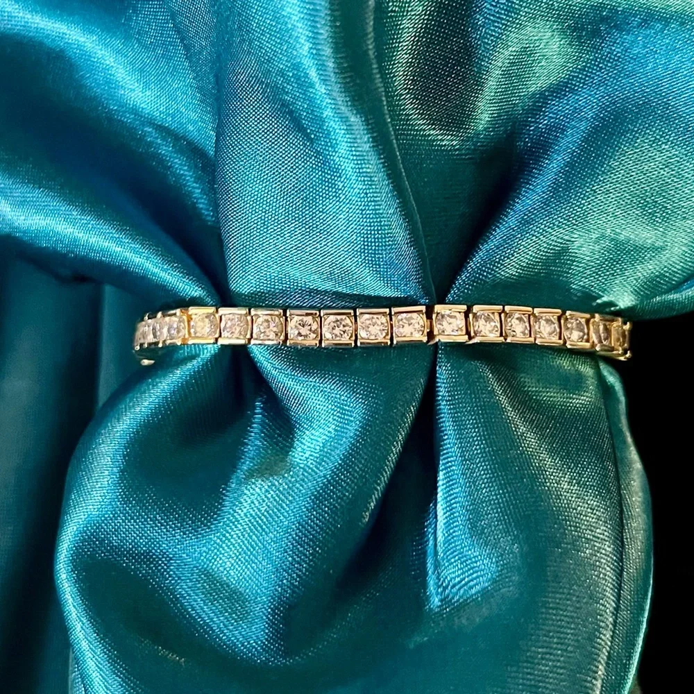 Premier Designs
Gold Color Rhinestone Adjustable Tennis Bracelet Fringe Gift VTG - Picture 3 of 17